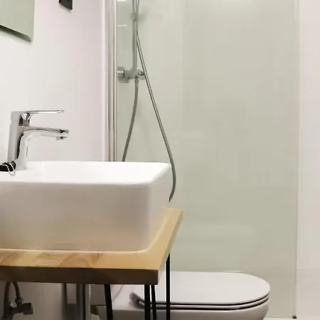 2 Bedroom Gorgeous Ship In